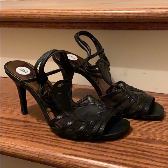 Shoes - Picture 3 of 6